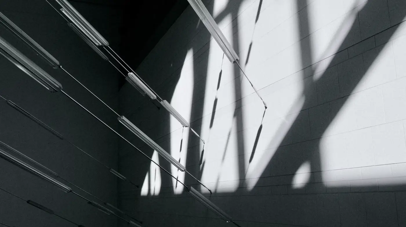 Geometría abstracta de luz y sombra